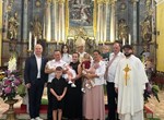 Biskup Radoš krstio Brigitu i Ritu,  šesto i sedmo dijete obitelji Moharić iz Čakovca